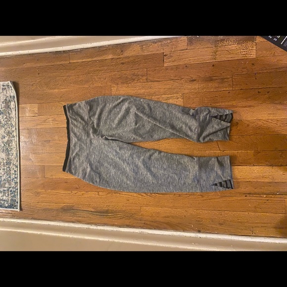 Prana size small heather grey cropped leggings with side detail - Picture 3 of 5